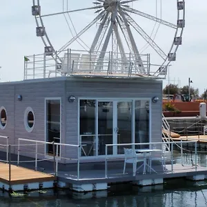 https://marina-blu-floating-resort-rimini.emilia-romagnahotels.net