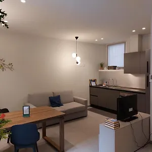https://the-six-apartments.emilia-romagnahotels.net